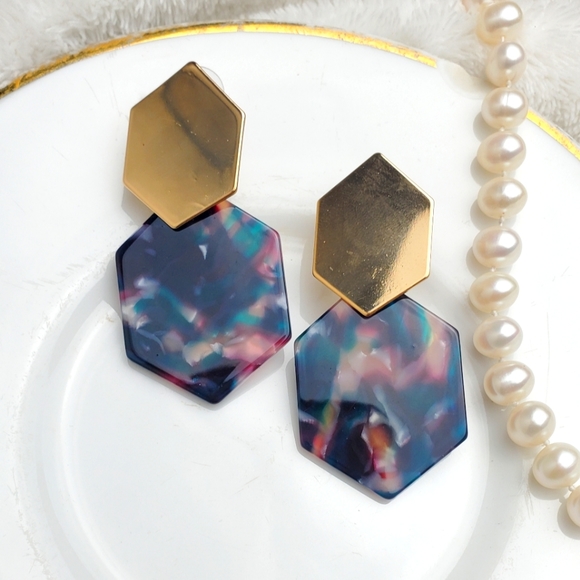 🌟5/$25 Geometric Purple Marble Earrings - Picture 2 of 3